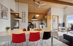 Nice Home In Vinderup With Sauna