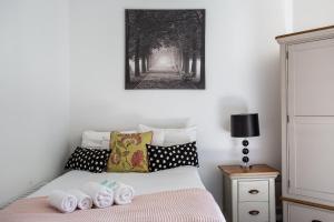 Modern Luxury Apartment, Sleeps 6 I Best Location I Long Stay