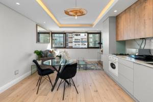 Studio w Queen Bed, Sea Views, Promenade, Fast Wifi