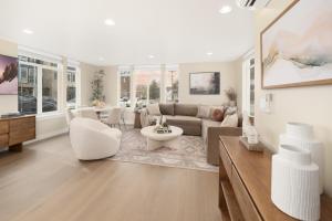 Modern Townhome with Rooftop Deck, Walk to Greenlake