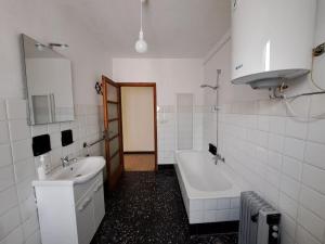 BROWN Dolomyte Apartment