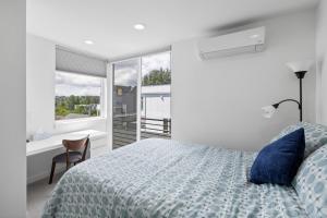 Family Townhome with Rooftop Near Beach, Parks, Lake