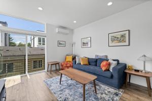 Family Townhome with Rooftop Near Beach, Parks, Lake