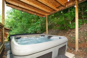 Smoky Ridge Hideaway Views Hot Tub Game Room