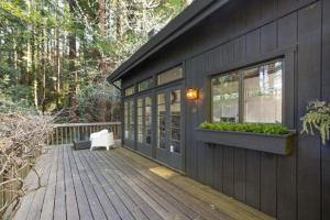 Idyllic Mill Valley cottage next to Muir Woods