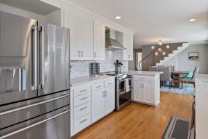 Luxury Water View 6BR Retreat with Hot Tub and Gym