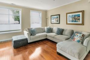 Waterfront 2BD Next to Pike Place with Private Patio