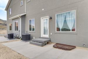 11 Mi to Utah Lake Newly Built Family Townhome!