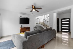 Casa Encanto - 3Bdr, 2.5bath wJacuzzi and Parking