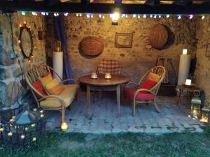 Grande et belle maison. Jardin. Lac des Sapins.