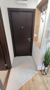 Gold Pine Titova vila