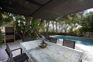 Castelldefels - House - Sleeps 4 - Pool - PetsOK