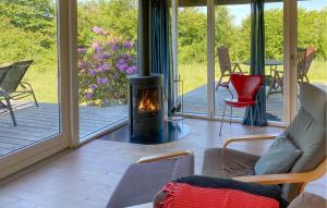 Gorgeous Home In Glesborg With Wifi