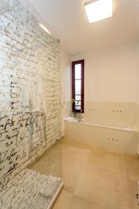 Hotels Hotel Spa - Au Charme Rabelaisien : photos des chambres