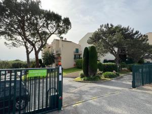 Superb apartment in provenzal residence with pool