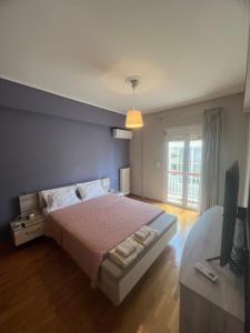 Sunny Escape in Alimos, close to the beach