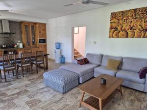 Punta Popy 3BR Duplex with Pool, Walk to Beach