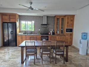Punta Popy 3BR Duplex with Pool, Walk to Beach