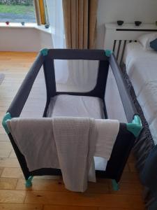 Seaview and Sunsets, Entire place, private entrance, Large Bedroom, Full kitchen and bathroom