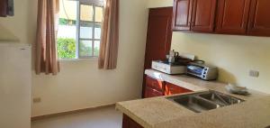 Beach Apartment with Pool - Costambar