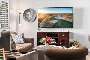 Scottsdale Getaway with Hot Tub Games and Office