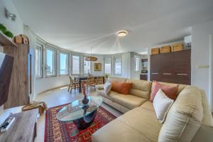 Zen Escape -All Season Comfort by Znjan Beach