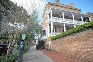 Hamilton Suite 2 - Ground Floor, Heart of Downtown