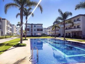 Sunny modern Apartment- Ocean & Pool view in Al Mansouria