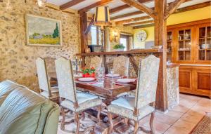 Maisons de vacances Charmante Maison Avec Piscine : photos des chambres