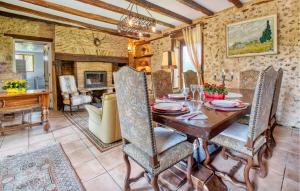 Maisons de vacances Charmante Maison Avec Piscine : photos des chambres