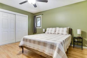 8 Mi to Central Minneapolis Modern Home with Yard