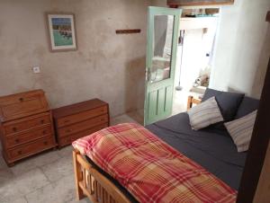 Joli T2 provençal plain-pied CV cour