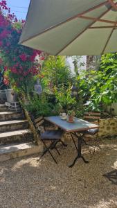 Un monde à part avec jardin, calme et volupté, 3 min de la Ferté-sous-Jouarre, 42 min de Paris TER, 35 min de Disney, 10 min de lA4