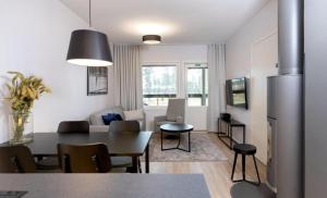 Luhtitalon alakerran huoneisto superior apartments vuokralle viikoksi 29