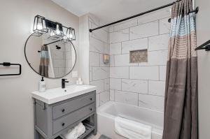 Spacious home away from home! Hot tub!