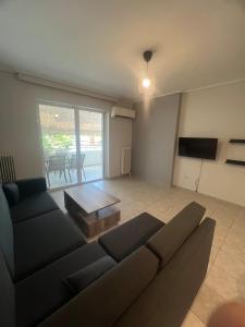 Neos Kosmos Cozy Retreat - Central Comfort