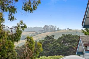 Miramar Penthouse Coastal Elegance in the Heart of Half Moon Bay