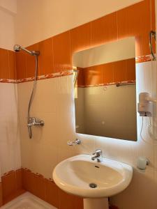 Beachside Golden Stay