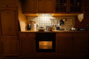 Winterruhe am See, mit gemütlichem Abendfeuer, purer Natur & einem warmen Kachelofen in Omas lütter Obstbutze