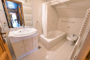 Pinus Alpinia Apartments