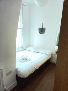 A Peaceful & Stylish Retreat in Vibrant London