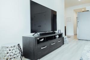 Sapphire Lux Queen Suite