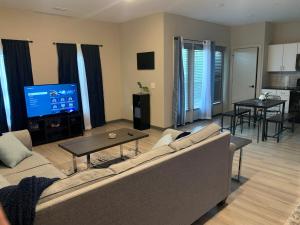 Harbor Haven, Just 2 miles from Beale!