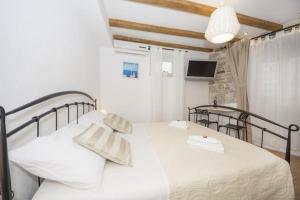 Apartments Stone Elegance ST - Studio Apartment Rudula