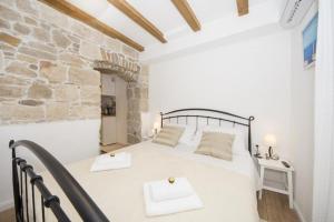 Apartments Stone Elegance ST - Studio Apartment Rudula