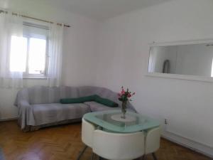 Apartment Marjan - One Bedroom Apartment with shared Terrace