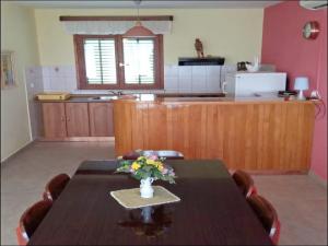 Holiday Home Kata - Two-Bedroom Holiday Home with Balcony