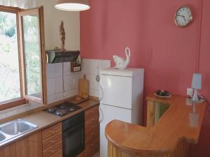 Holiday Home Kata - Two-Bedroom Holiday Home with Balcony