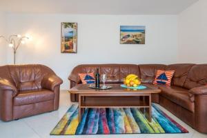 Feel Good Apartment - Two-Bedroom Apartment with Terrace and Garden View