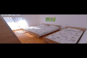 Apartment Stella - Three Bedroom Apartment with Balcony